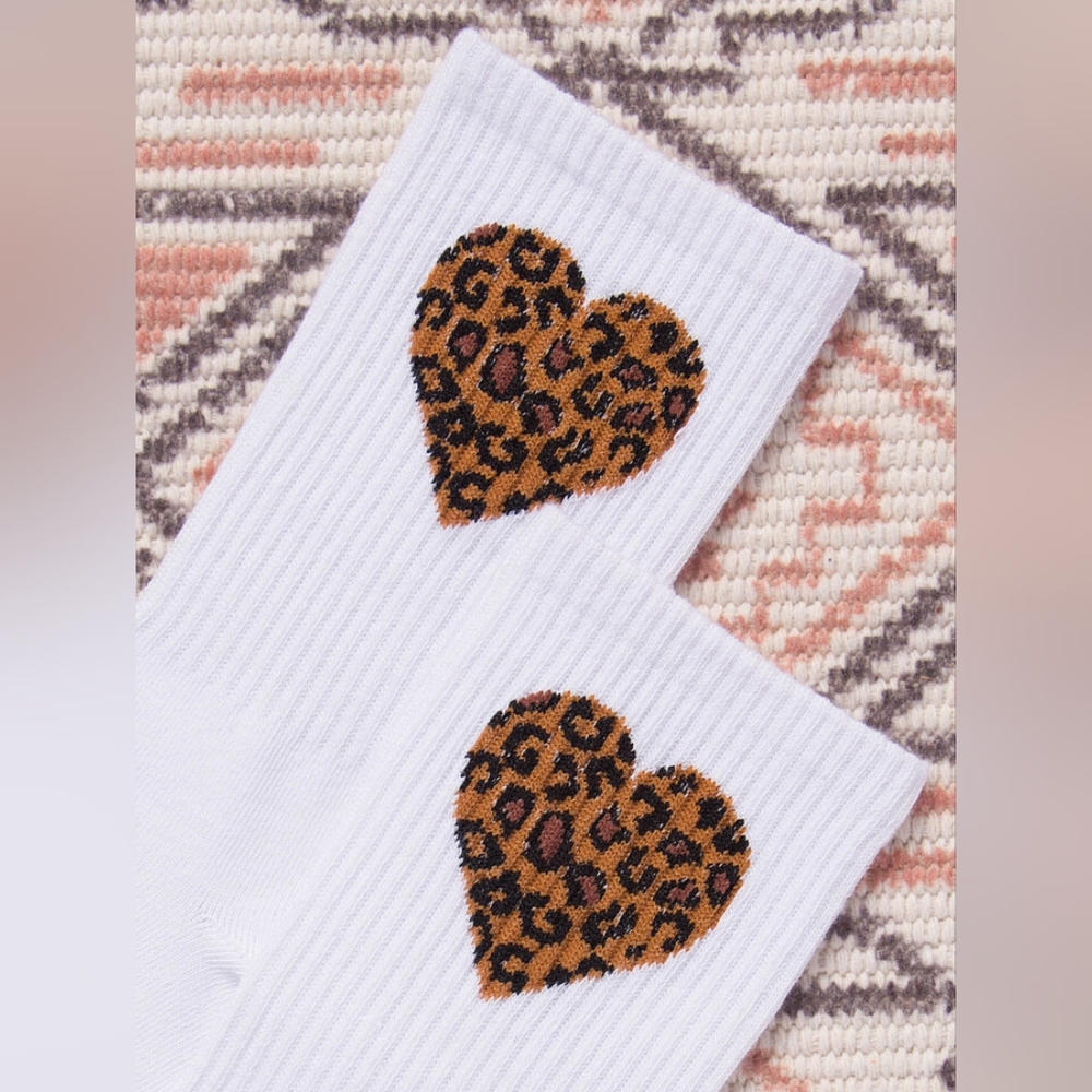 New Women's White Crew Fluffy Leopard/Black Heart Print Socks Size 8-11 In Women
